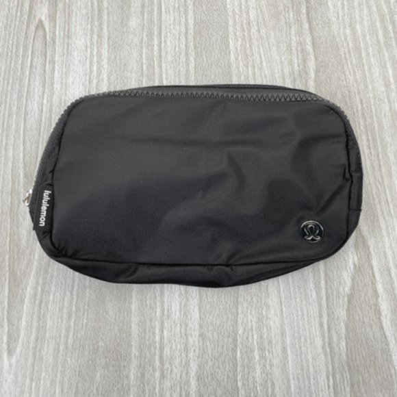 lululemon athletica Other - Lululemon Everywhere Belt Bag Black